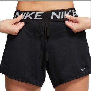Nike Dri-FIT Attack Women’s Black Shorts with Pockets Large